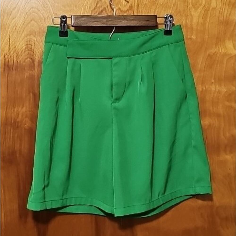 Women's Relaxed Trouser Shorts - Future Collective with Alani Noelle Green sz 4